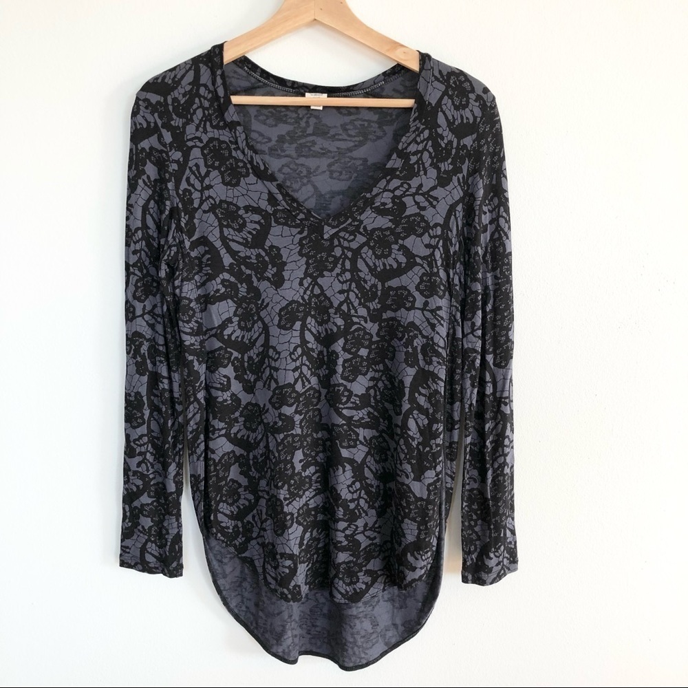 Wilfred V-neck long sleeve lace print longline t-shirt size XS